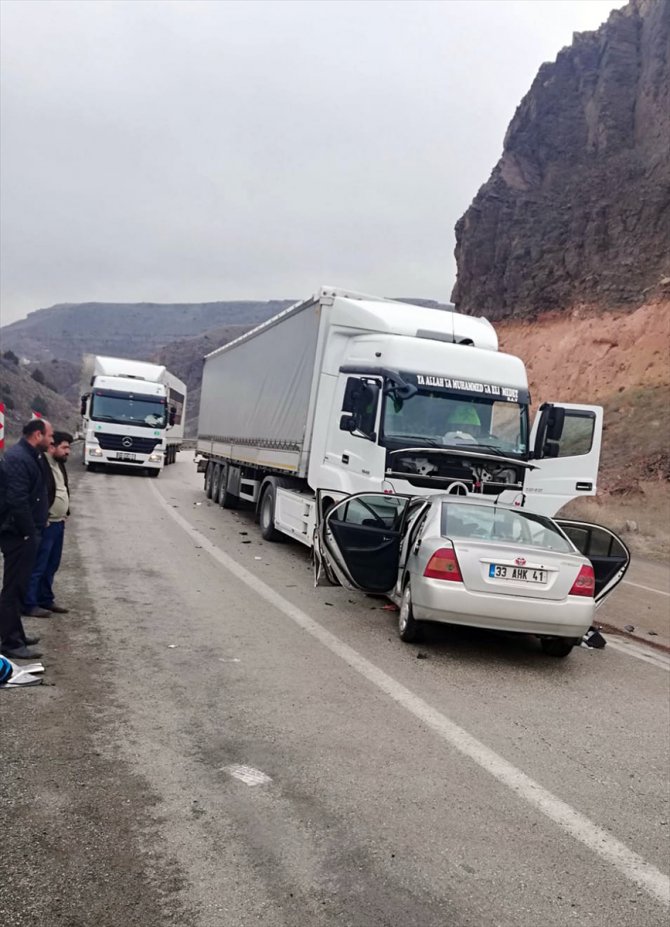 Okul müdürü trafik kazasında yaşamını yitirdi