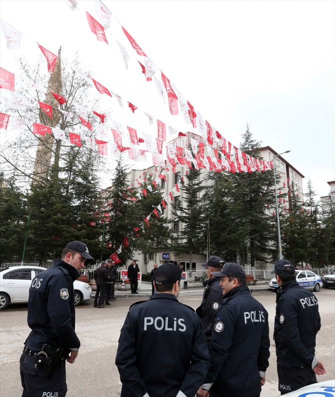 Saadet Partisi genel merkez binası tahliye ediliyor