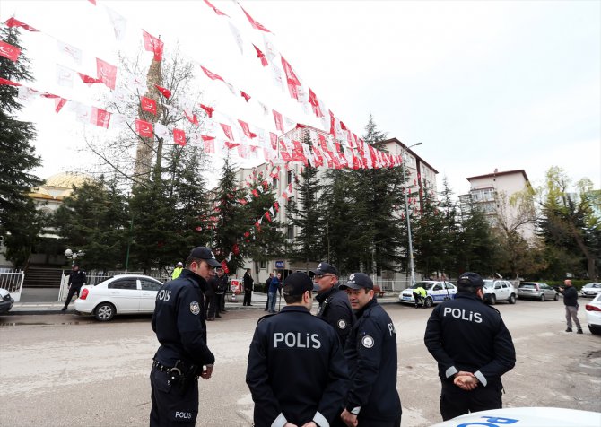 Saadet Partisi genel merkez binası tahliye ediliyor