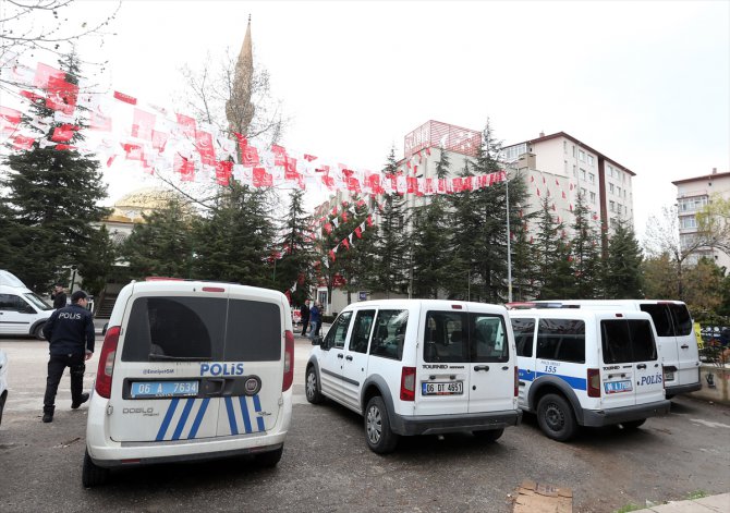 Saadet Partisi genel merkez binası tahliye ediliyor