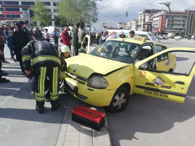 Denizli'de trafik kazası: 4 yaralı