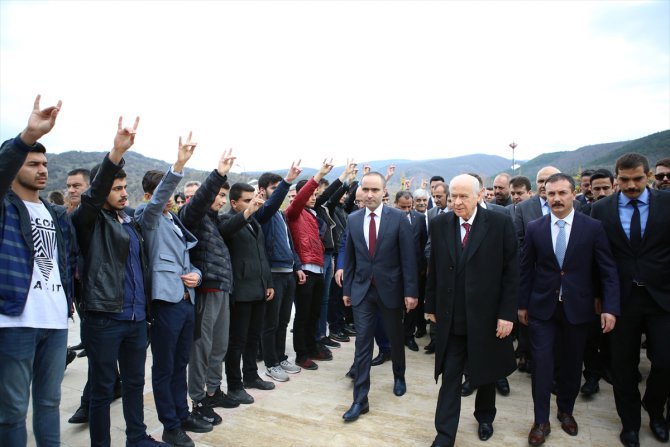 Bahçeli, Ülkücü Şehitler Anıtı'nı ziyaret etti