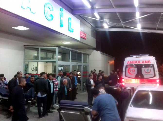 Adana'da minibüs devrildi: 1 ölü, 10 yaralı