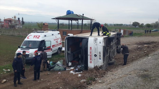 Denizli'de öğrencileri taşıyan otobüs devrildi: 15 yaralı