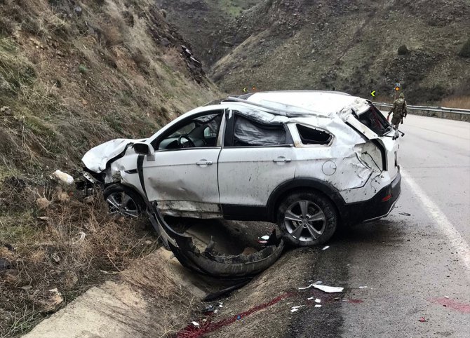 Kars'ta trafik kazaları: 1 ölü, 2 yaralı