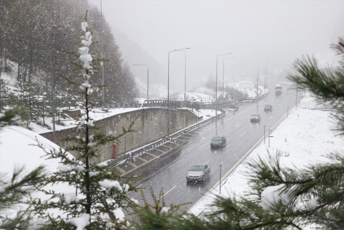 Bolu Dağı'nda kar yağışı