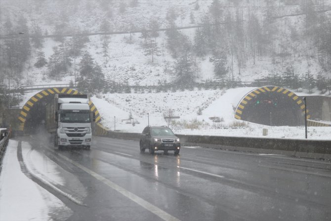 Bolu Dağı'nda kar yağışı