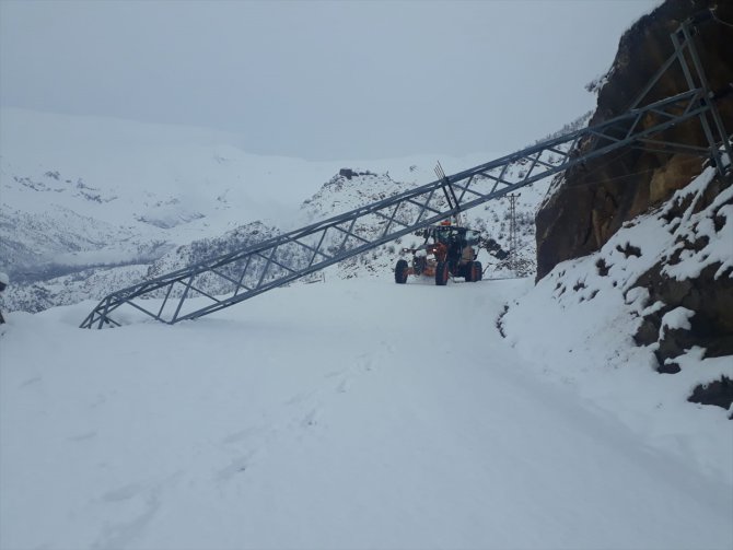 Siirt ve Şırnak'ta nisan ayında ulaşıma kar engeli