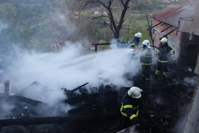 Sinop'ta ev yangını: 3 ölü