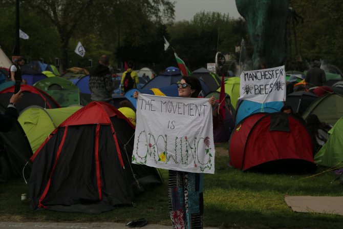 Londra'daki çevreci eylemlerde gözaltı sayısı bini geçti