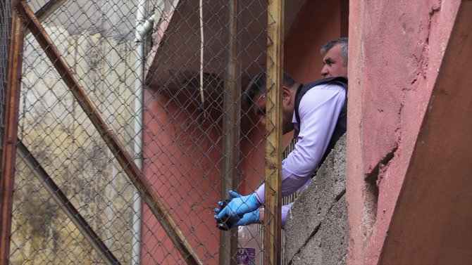 Asansörün kabini düşünce yaşamını yitirdi