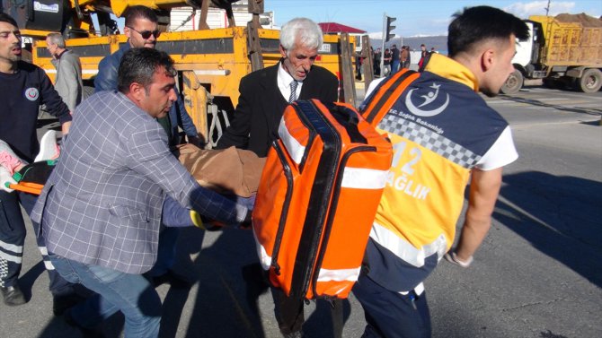 Bitlis'te yolcu otobüsü ile tır çarpıştı: 34 yaralı