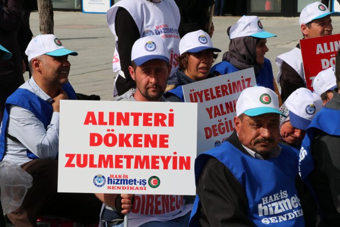 Bolu Belediyesi'nde işten çıkarılan işçilerin oturma eylemi