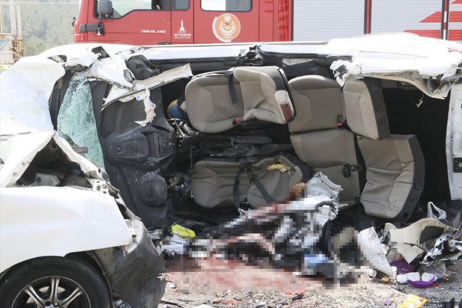 İzmir'de trafik kazası: 7 ölü, 1 yaralı