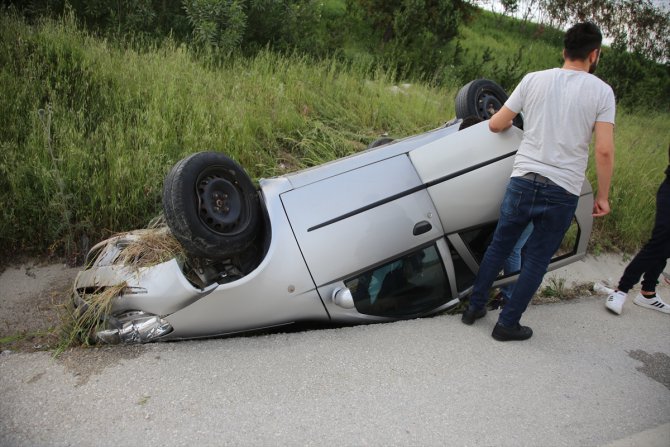 Hatay'da otomobil su kanalına devrildi: 4 yaralı