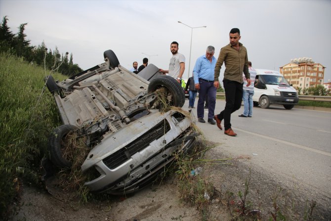 Hatay'da otomobil su kanalına devrildi: 4 yaralı