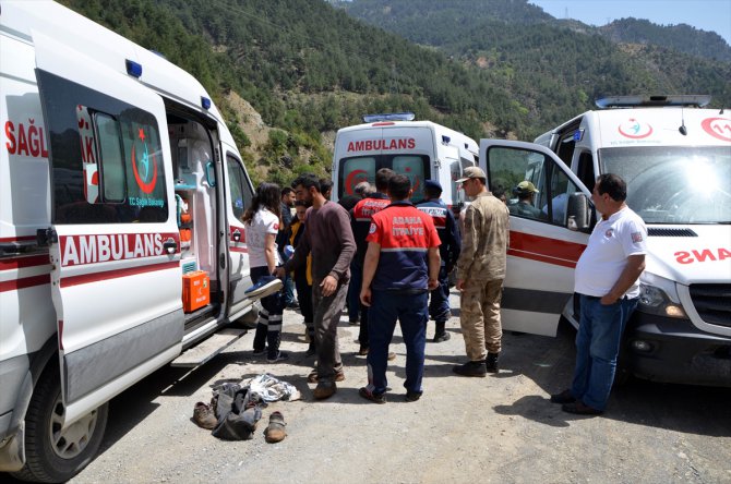 GÜNCELLEME - Adana'da HES'in yükleme havuzu kapağı kırıldı: 1 ölü, 3 yaralı