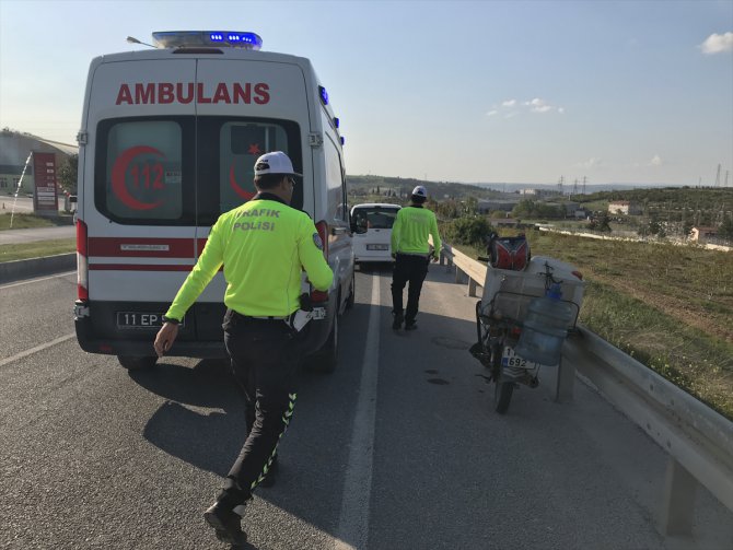 Motosiklet sürücüsü 3 saat arayla iki kez kaza yaptı