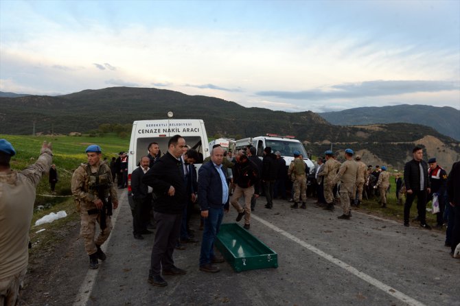 GÜNCELLEME 2 - Taziyeden dönenleri taşıyan otobüs devrildi: 7 ölü, 30 yaralı