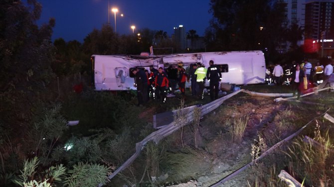 GÜNCELLEME - Yolcu otobüsü şarampole devrildi: 2 ölü, 23 yaralı