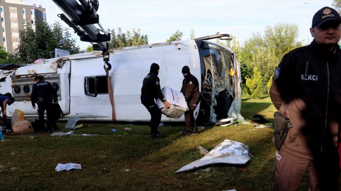 GÜNCELLEME 2 - Yolcu otobüsü şarampole devrildi: 2 ölü, 29 yaralı