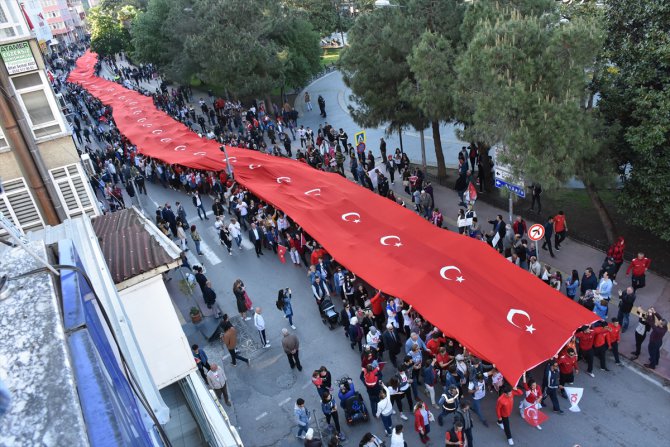 19 Mayıs'ın 100. yılında 1919 metrelik bayrakla yürüdüler