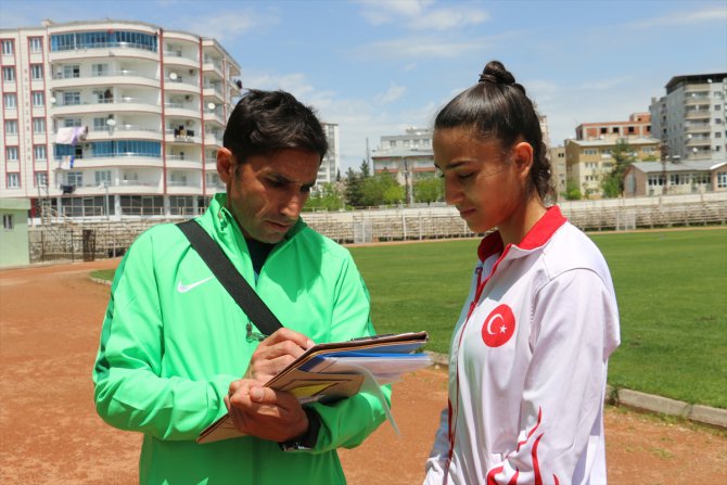 Okul koridorunda fark edilen Fatma Bizek, atletizmde iddialı