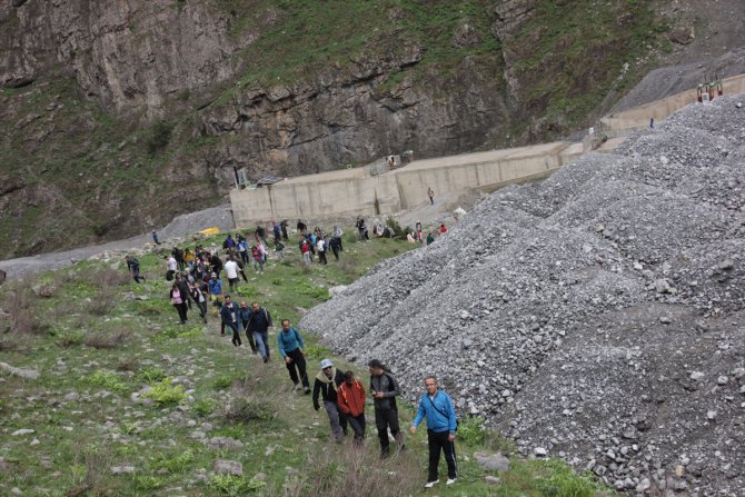 Hakkari'de Çiçek Vadisi'ne doğa yürüyüşü