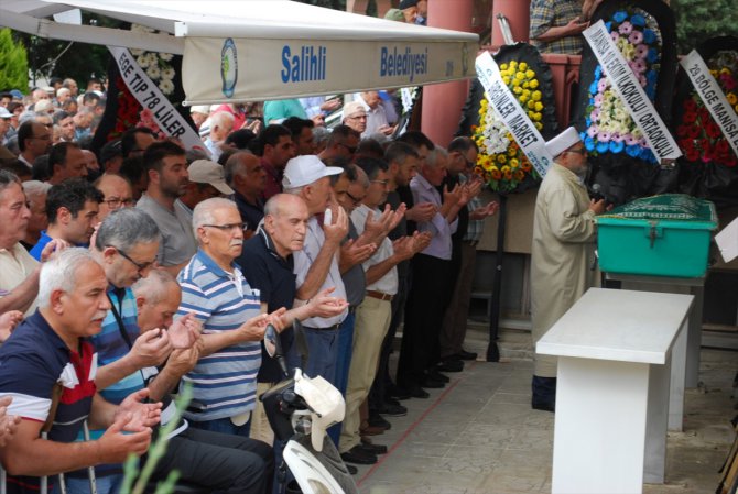 GÜNCELLEME - Manisa'da kamyonetin çarptığı emekli doktor öldü