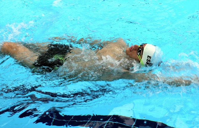 Otizmli yüzücü 3 yıla 28 madalya sığdırdı