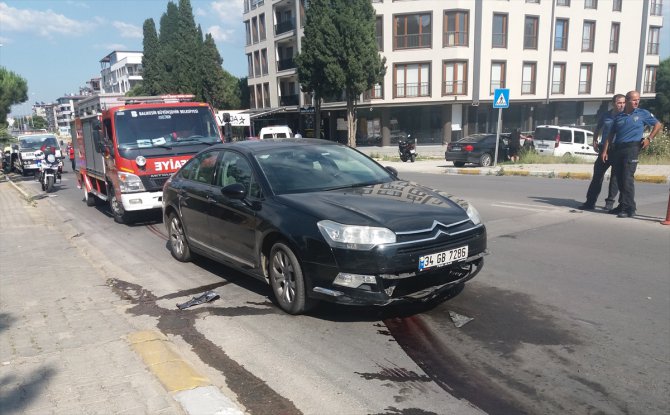 Balıkesir'de motosiklet polis otosuna çarptı: 1 ölü