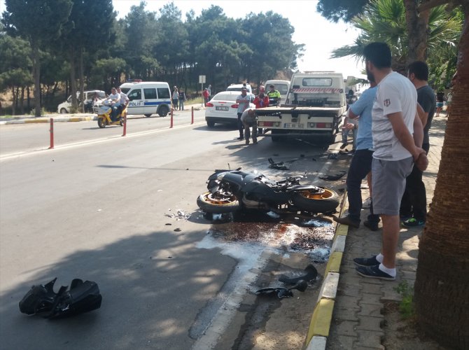 Balıkesir'de motosiklet polis otosuna çarptı: 1 ölü