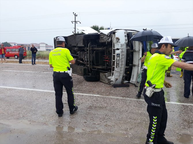 Balıkesir'de otobüs devrildi: 1 ölü, 8 yaralı