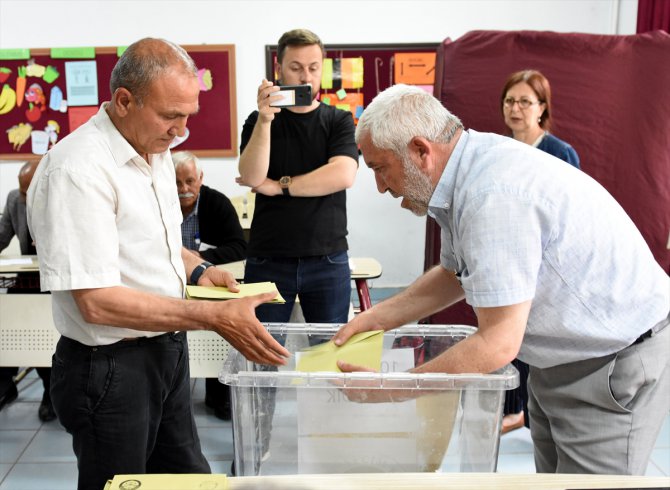 3 ilçe ve bir beldede oy verme işlemi sona erdi