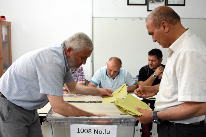 3 ilçe ve bir beldede oy verme işlemi sona erdi