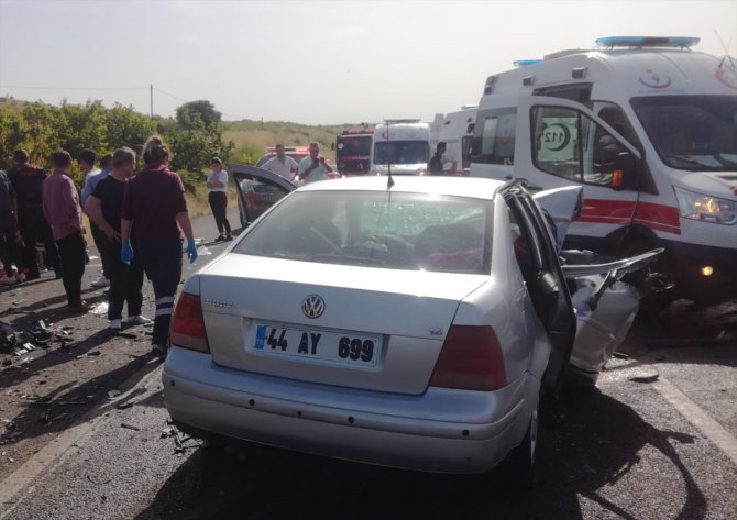 Malatya'da iki otomobil çarpıştı: 1 ölü, 3 yaralı