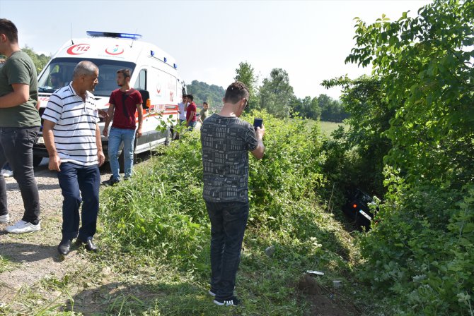 Bartın'da otomobil şarampole devrildi: 4 yaralı