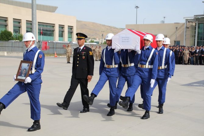 Elazığ'da şehit asker için tören