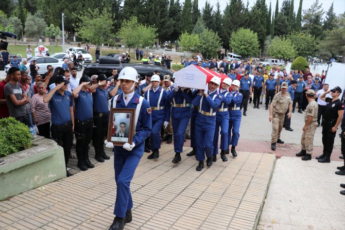 Şehit asker son yolculuğuna uğurlandı