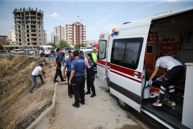 GÜNCELLEME - Adana'da trafik kazası: 2 ölü, 3 yaralı