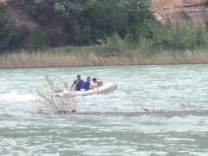 Botan Çayı'nda mahsur kalan kişi kurtarıldı