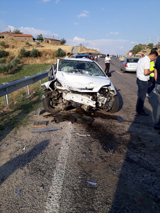 Manisa'da trafik kazası: 8 yaralı