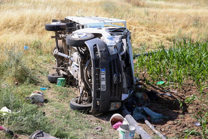 GÜNCELLEME - Tarım işçilerini taşıyan pikap devrildi: 1 ölü, 34 yaralı