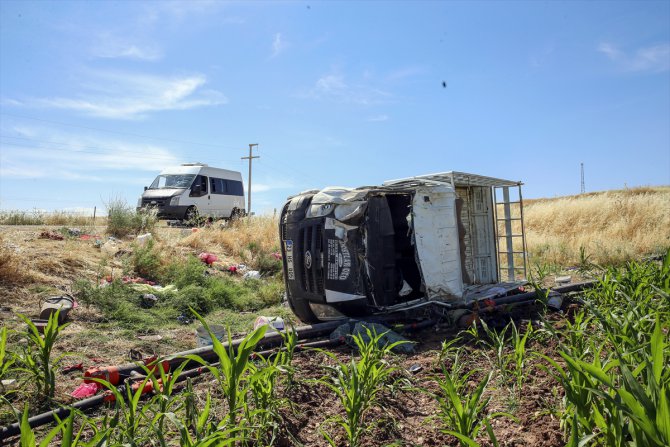 GÜNCELLEME - Tarım işçilerini taşıyan pikap devrildi: 1 ölü, 34 yaralı