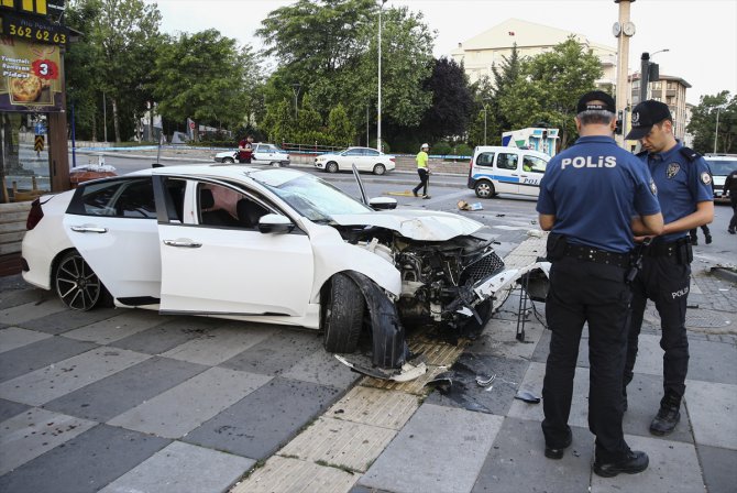 Başkentte trafik kazası: 1'i ağır 3 yaralı