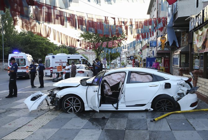 Başkentte trafik kazası: 1'i ağır 3 yaralı