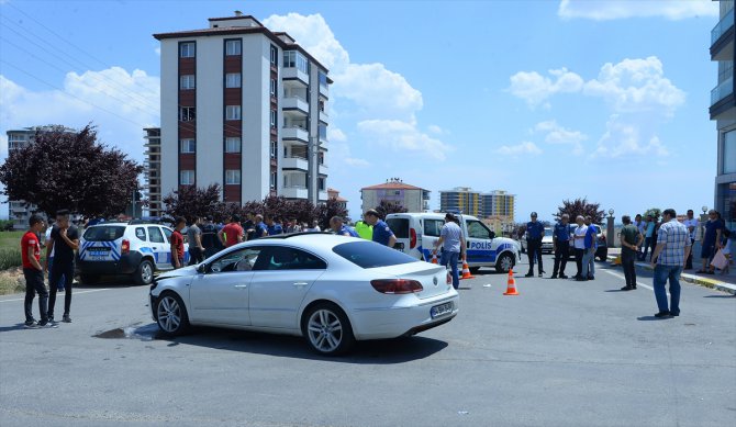 Ehliyetsiz ve alkollü sürücü polis aracına çarptı: 2 yaralı