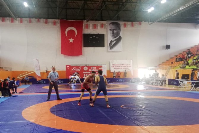 Okul Sporları Gençler Güreş Türkiye Şampiyonası başladı