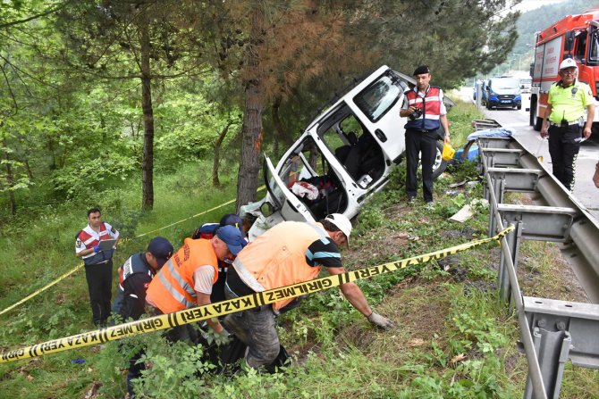 Samsun'da hafif ticari araç ağaca çarptı: 1 ölü, 1 yaralı