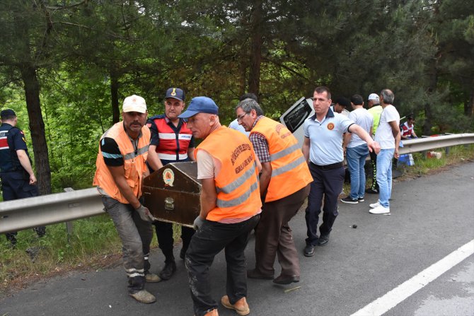 Samsun'da hafif ticari araç ağaca çarptı: 1 ölü, 1 yaralı